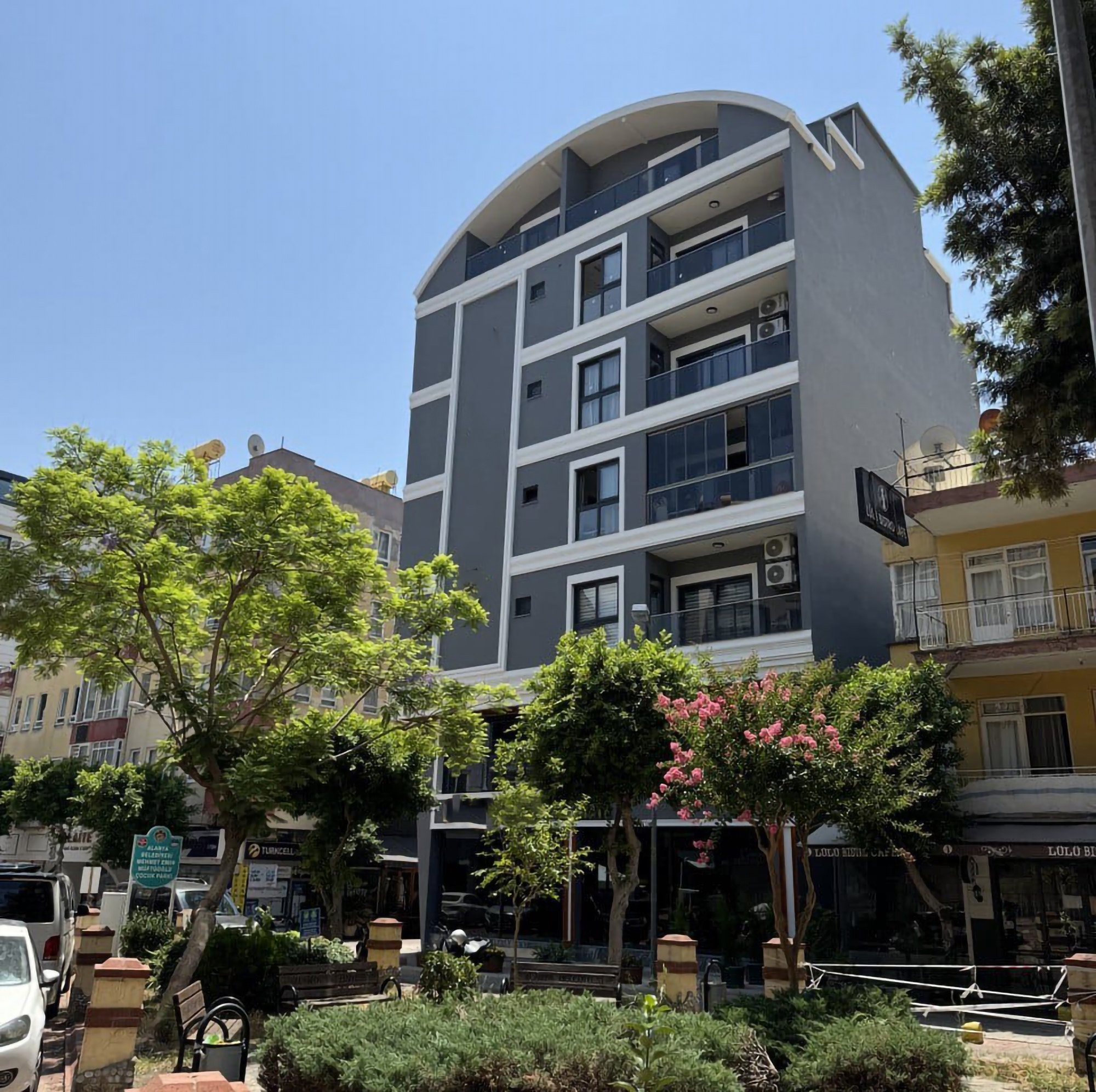 Cozy 1+1 Apartment with Mountain View, Alanya Center