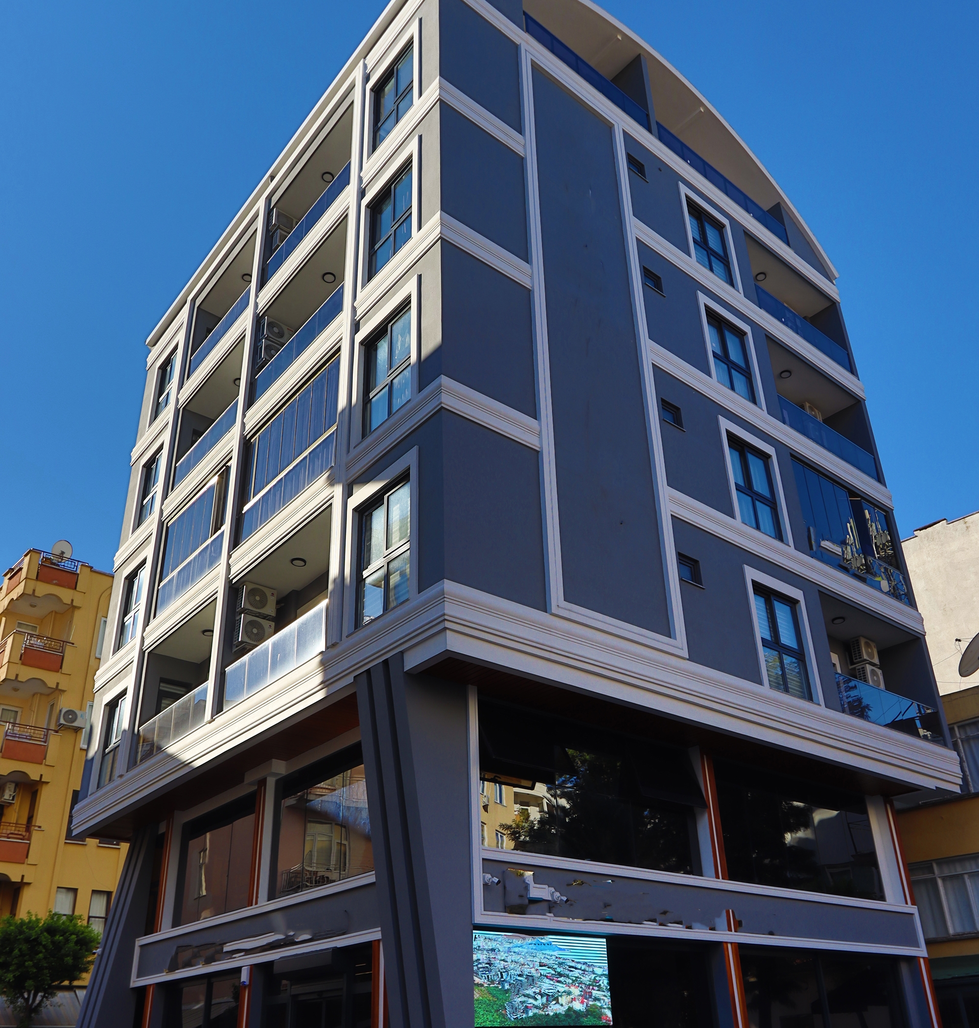 Cozy 1+1 Apartment with Mountain View, Alanya Center