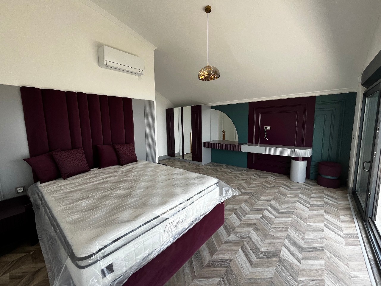 Ylellinen 5+1 Huvila upeilla näkymillä Alanya Tepessä