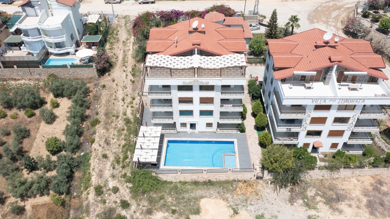 Rymlig 3+1 takvåning med havs- och bergsutsikt, Alanya