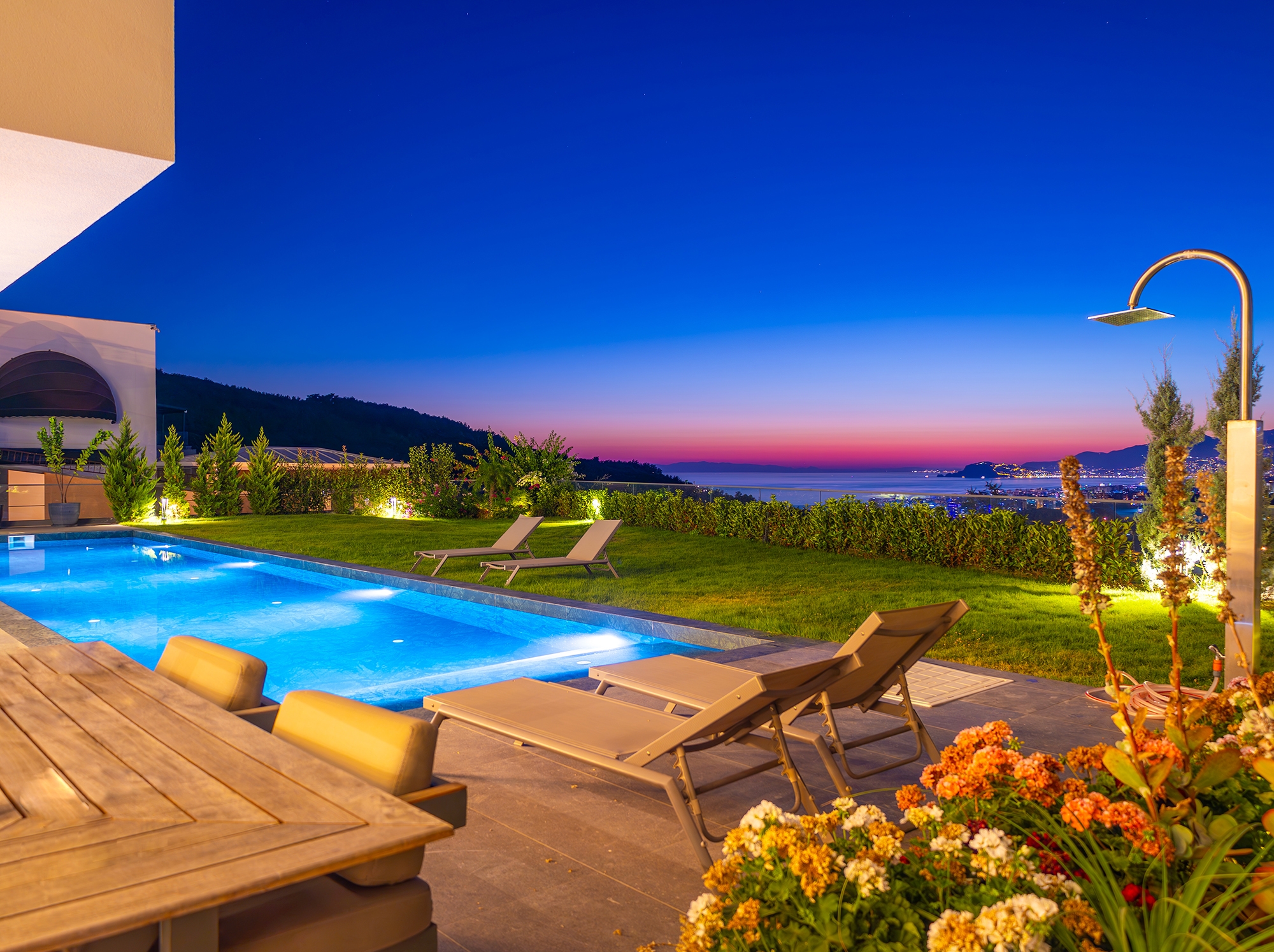 Luxuriöse Bergblick 4+1 Villa in Kargicak, Alanya
