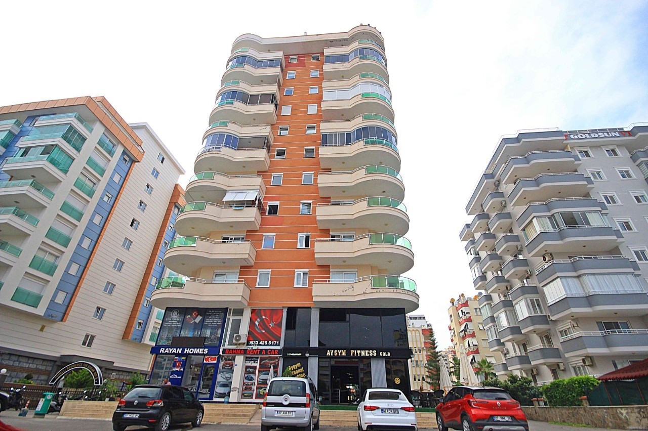 Spacious apartment 200m from the beach