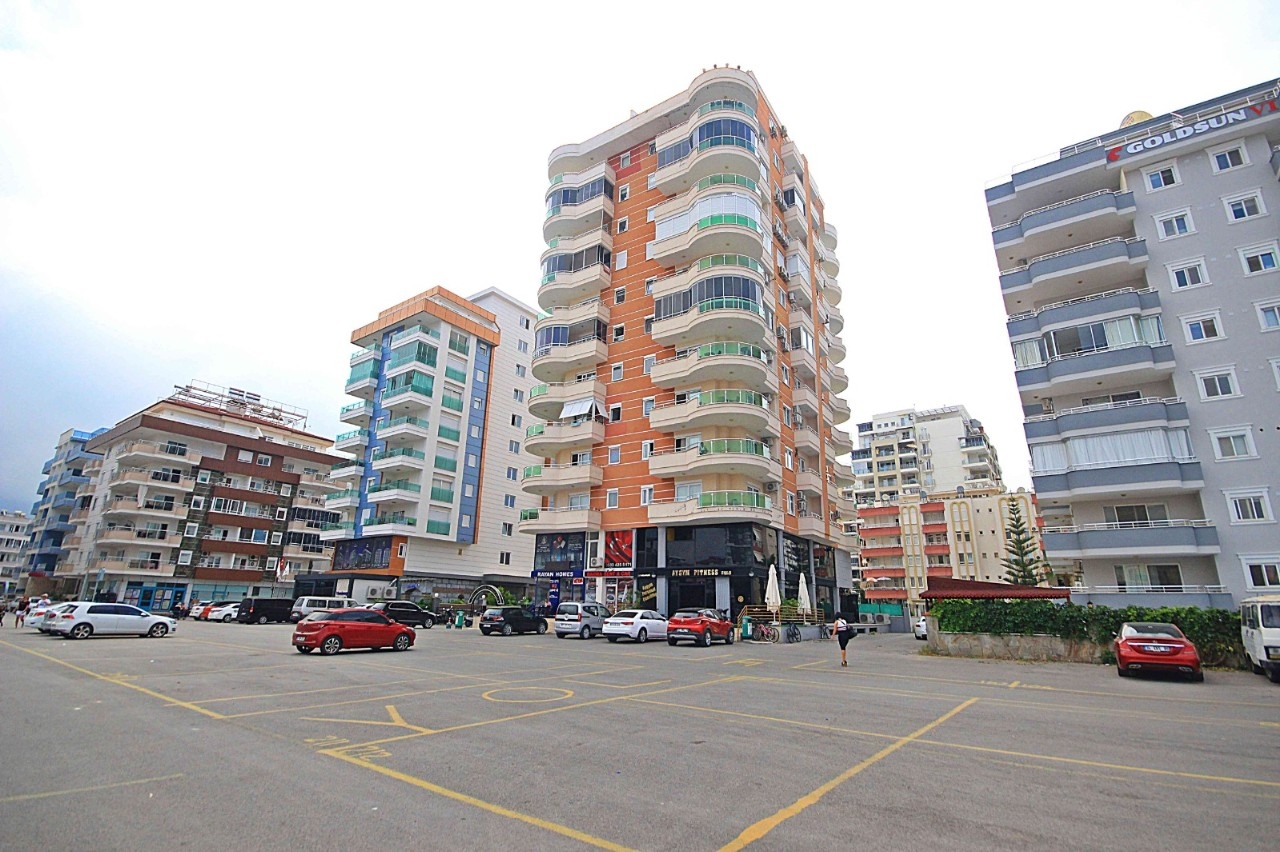 Spacious apartment 200m from the beach