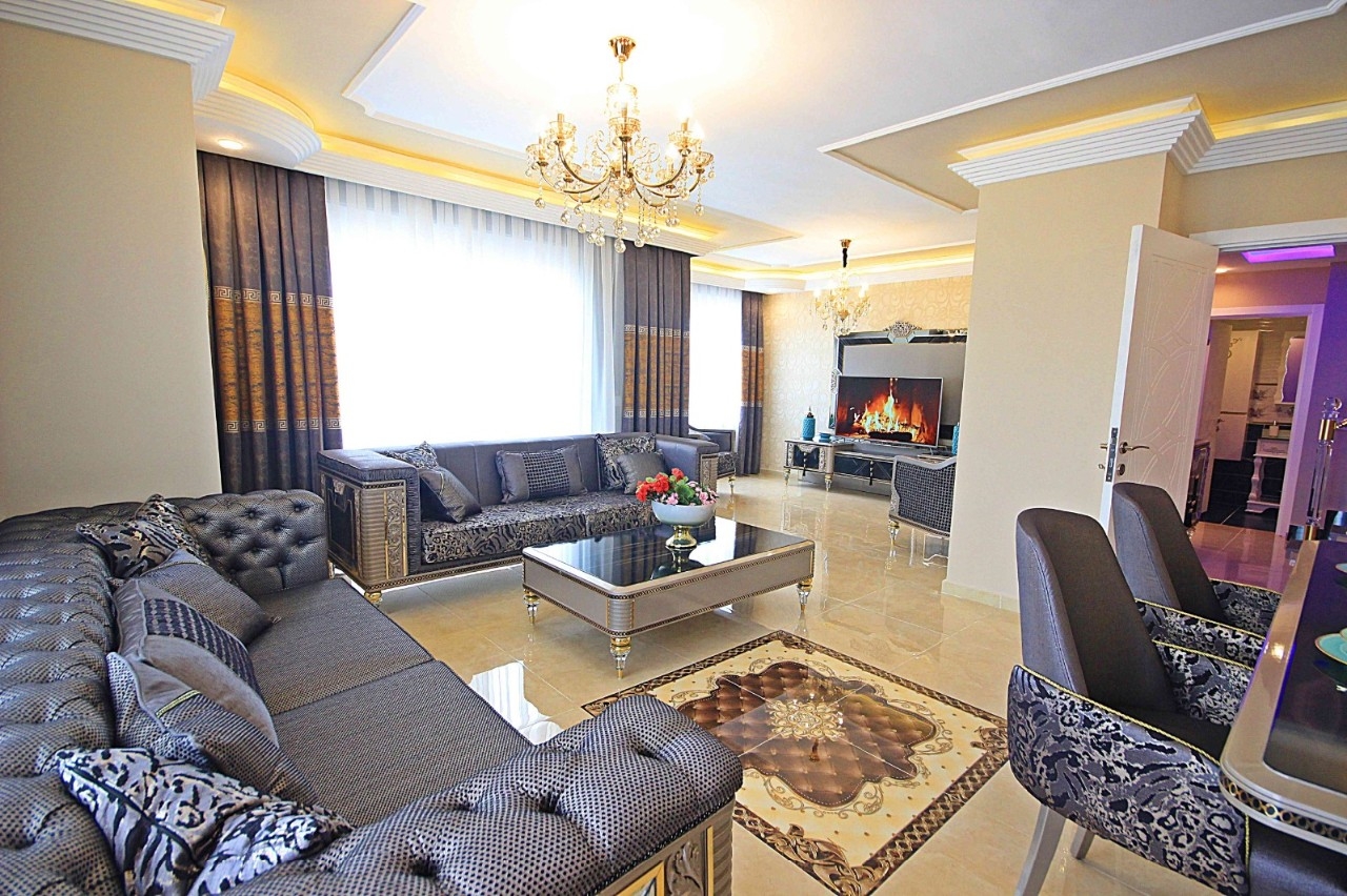 Spacious apartment 200m from the beach