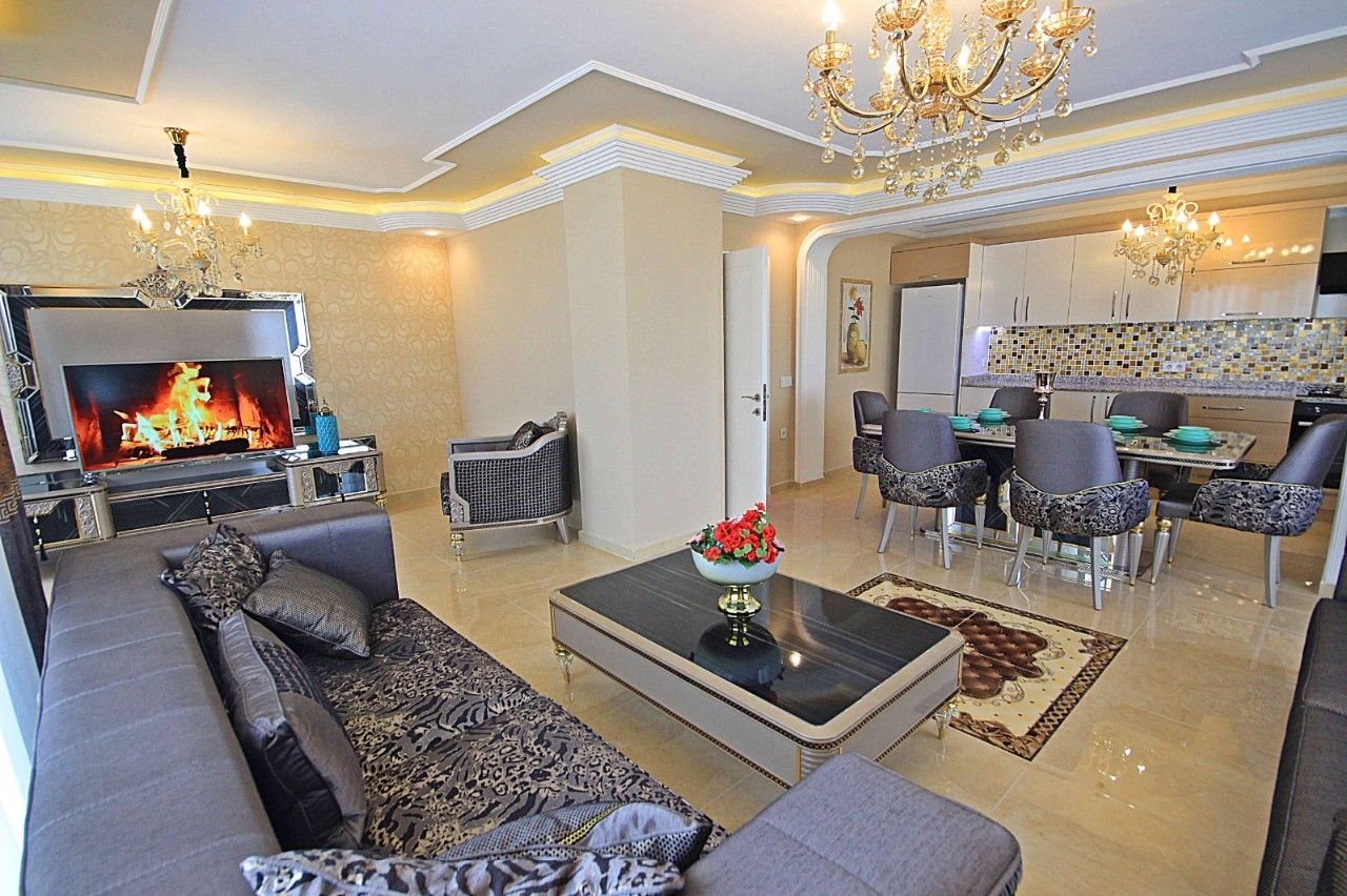 Spacious apartment 200m from the beach