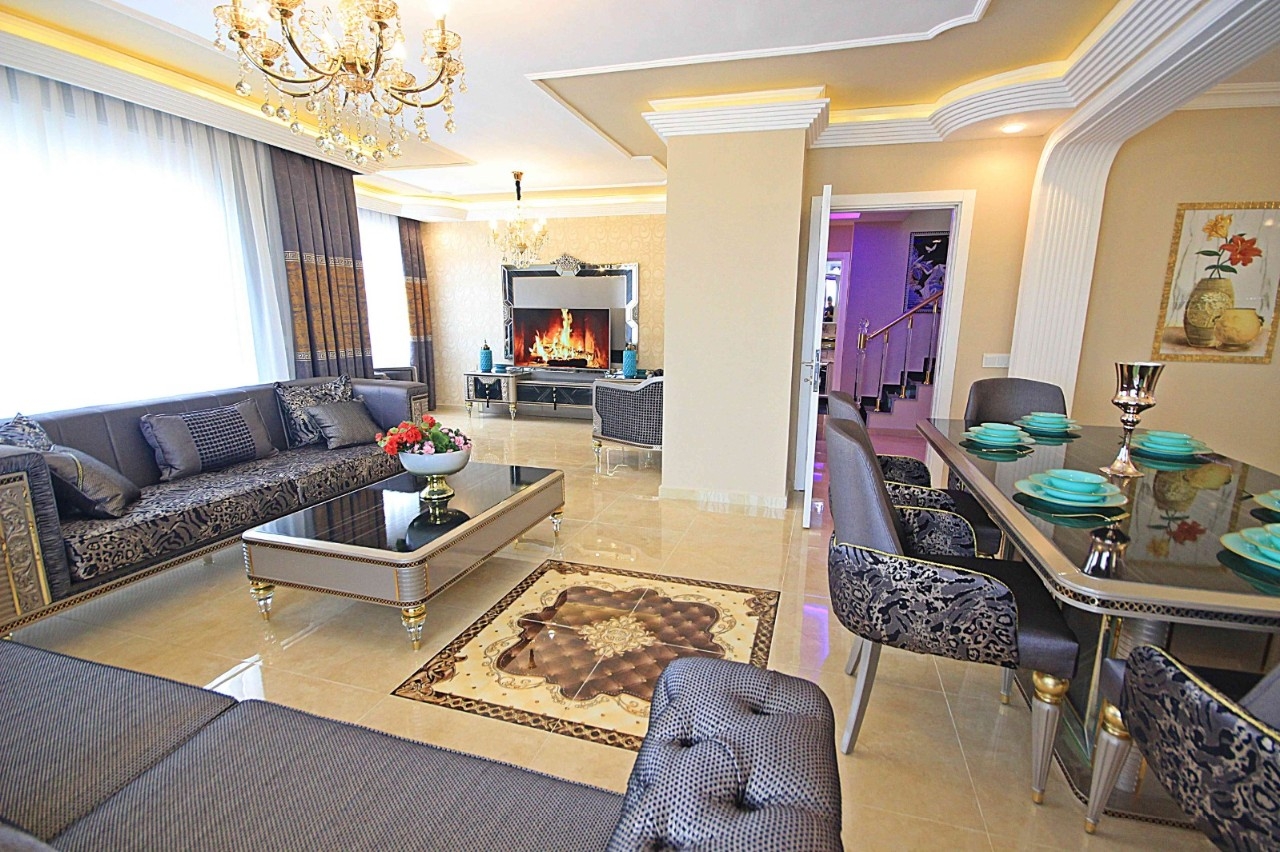 Spacious apartment 200m from the beach