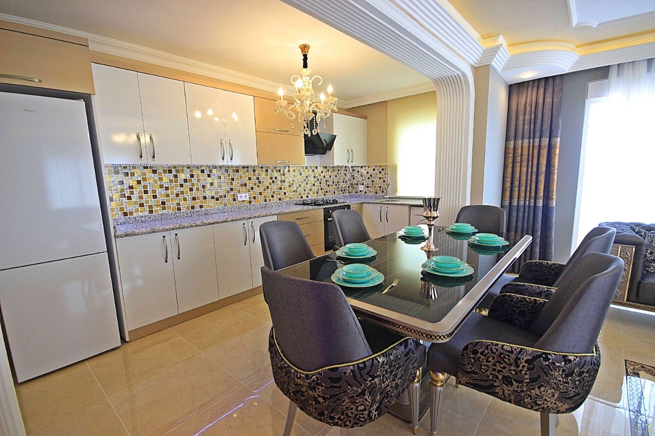 Spacious apartment 200m from the beach