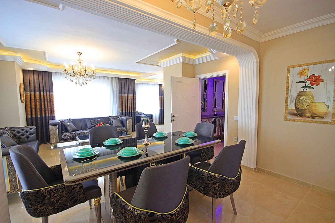 Spacious apartment 200m from the beach