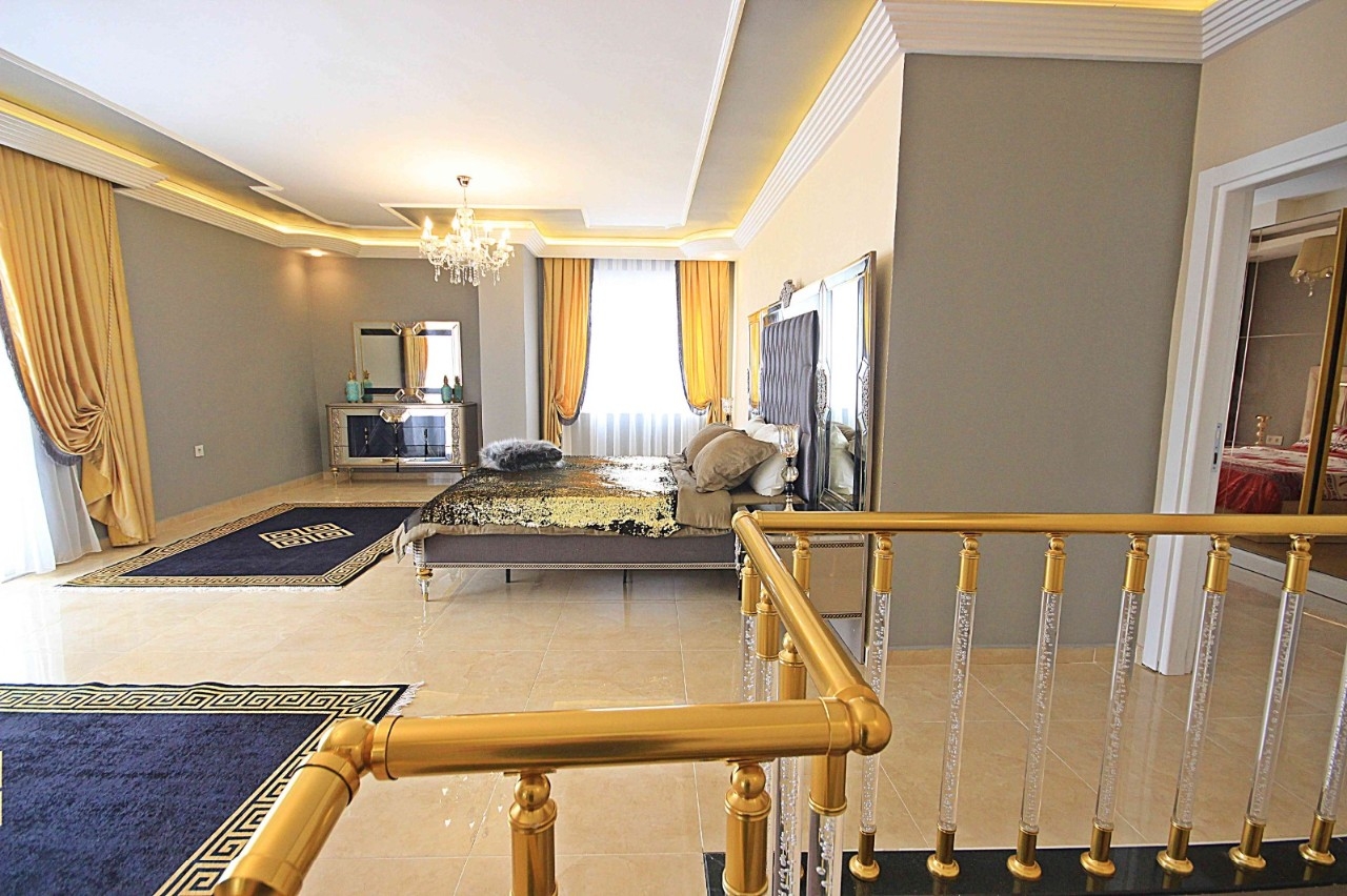 Spacious apartment 200m from the beach