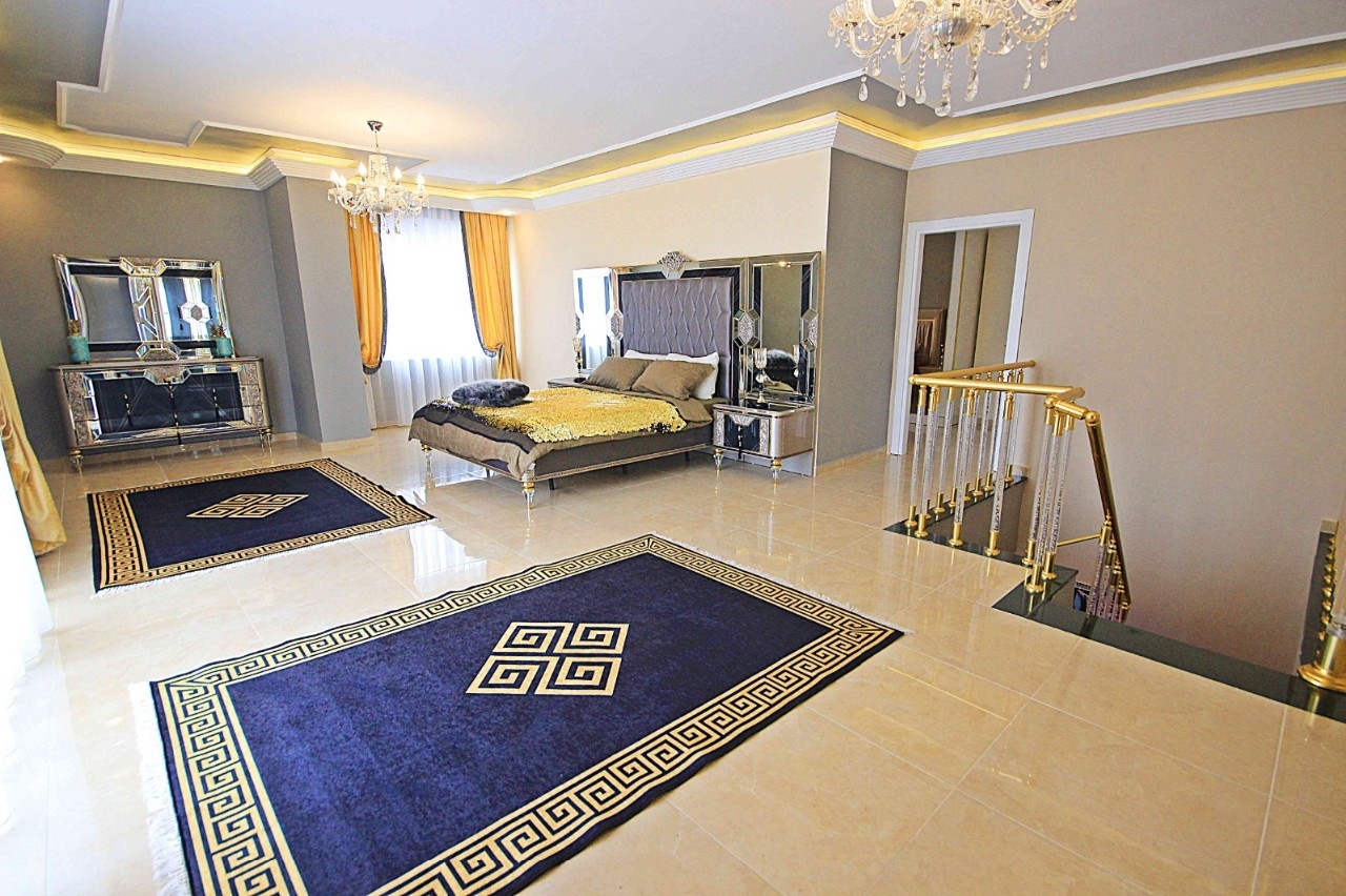 Spacious apartment 200m from the beach