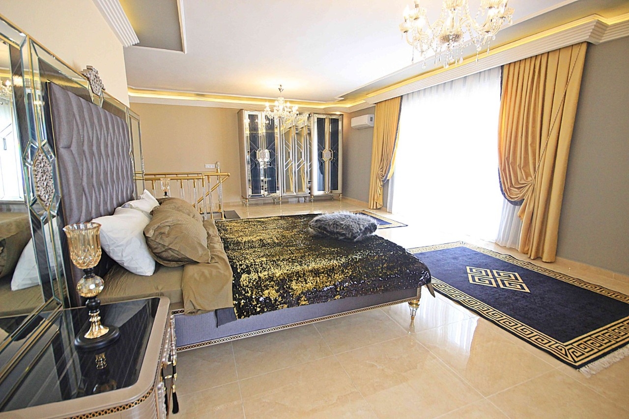 Spacious apartment 200m from the beach