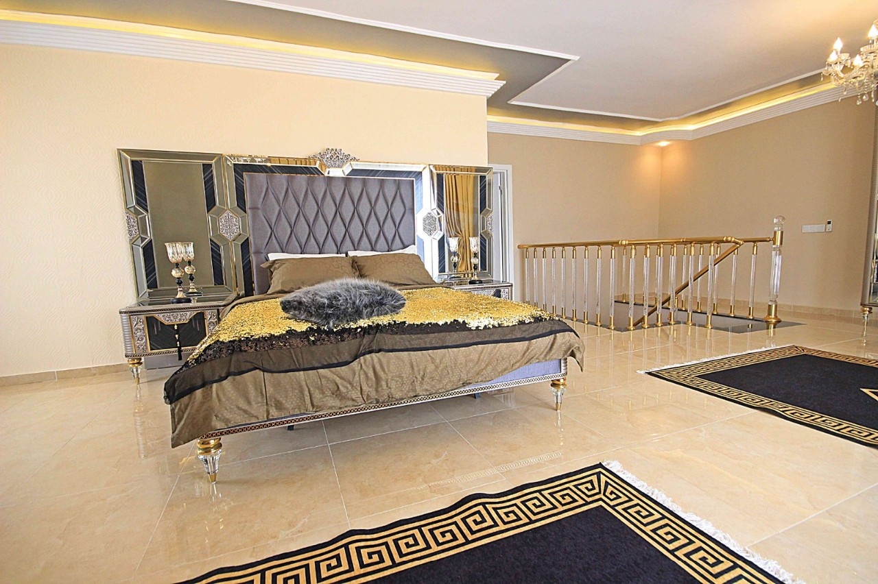 Spacious apartment 200m from the beach