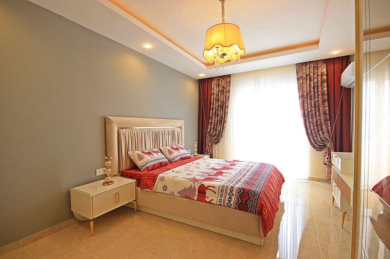Spacious apartment 200m from the beach