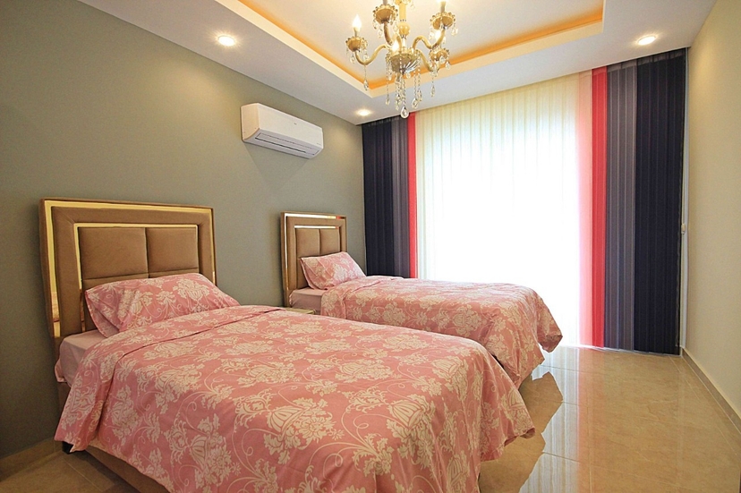 Spacious apartment 200m from the beach