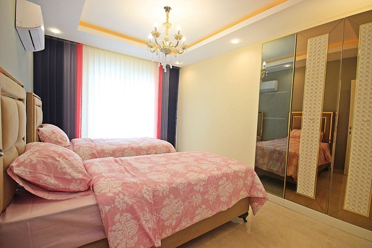 Spacious apartment 200m from the beach