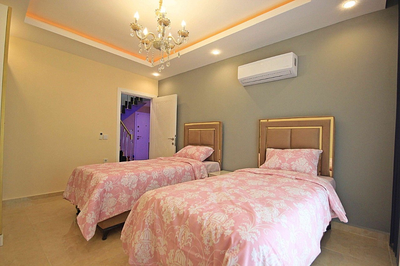 Spacious apartment 200m from the beach