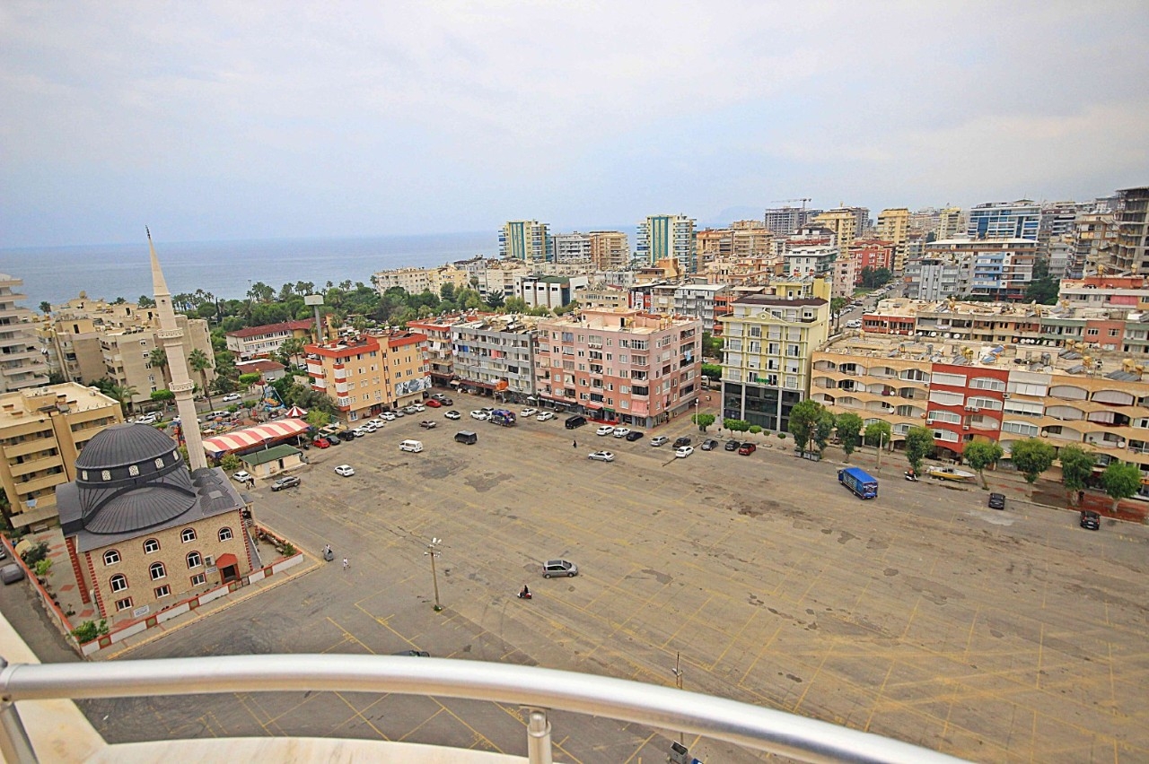 Spacious apartment 200m from the beach