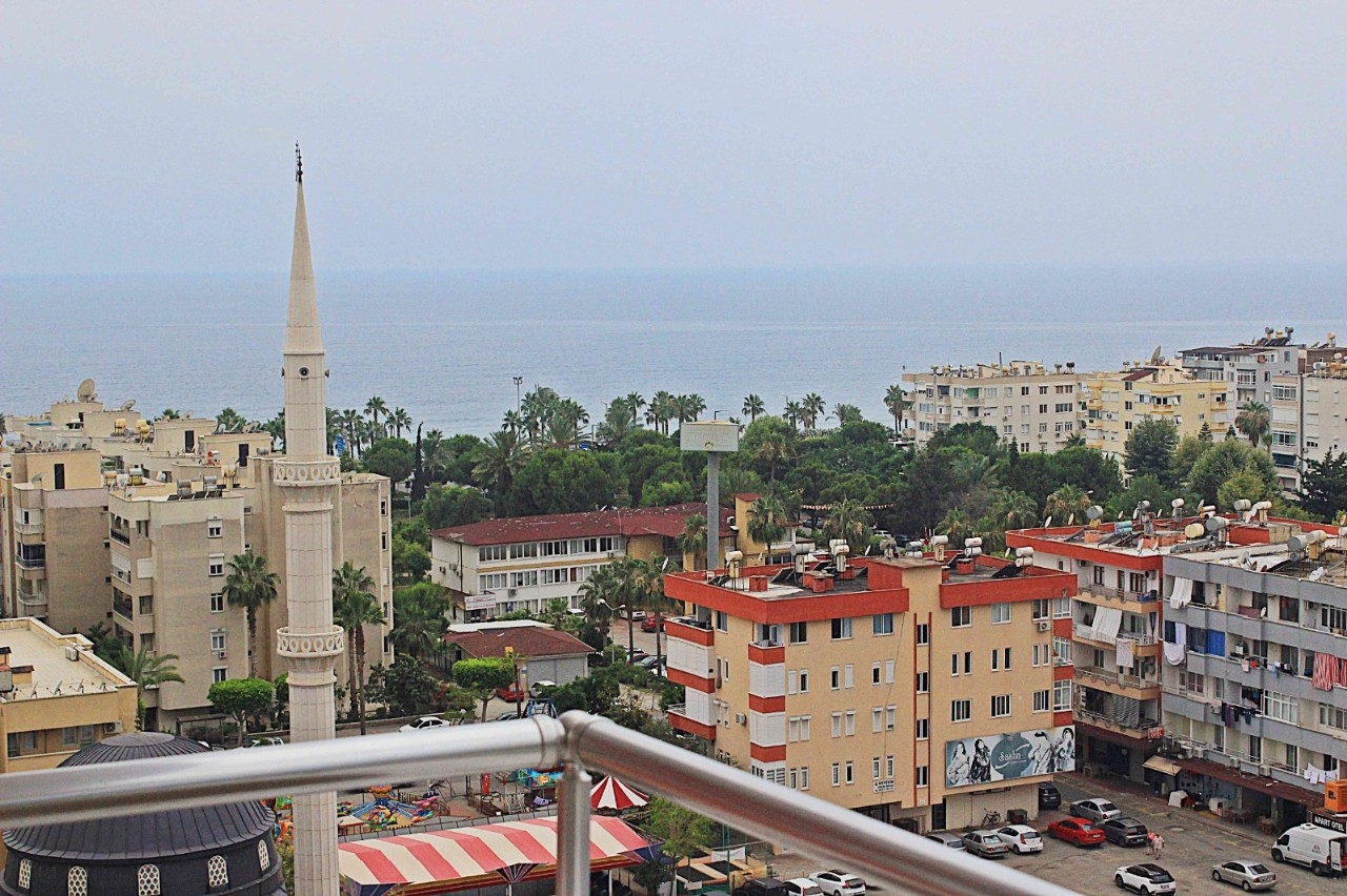Spacious apartment 200m from the beach