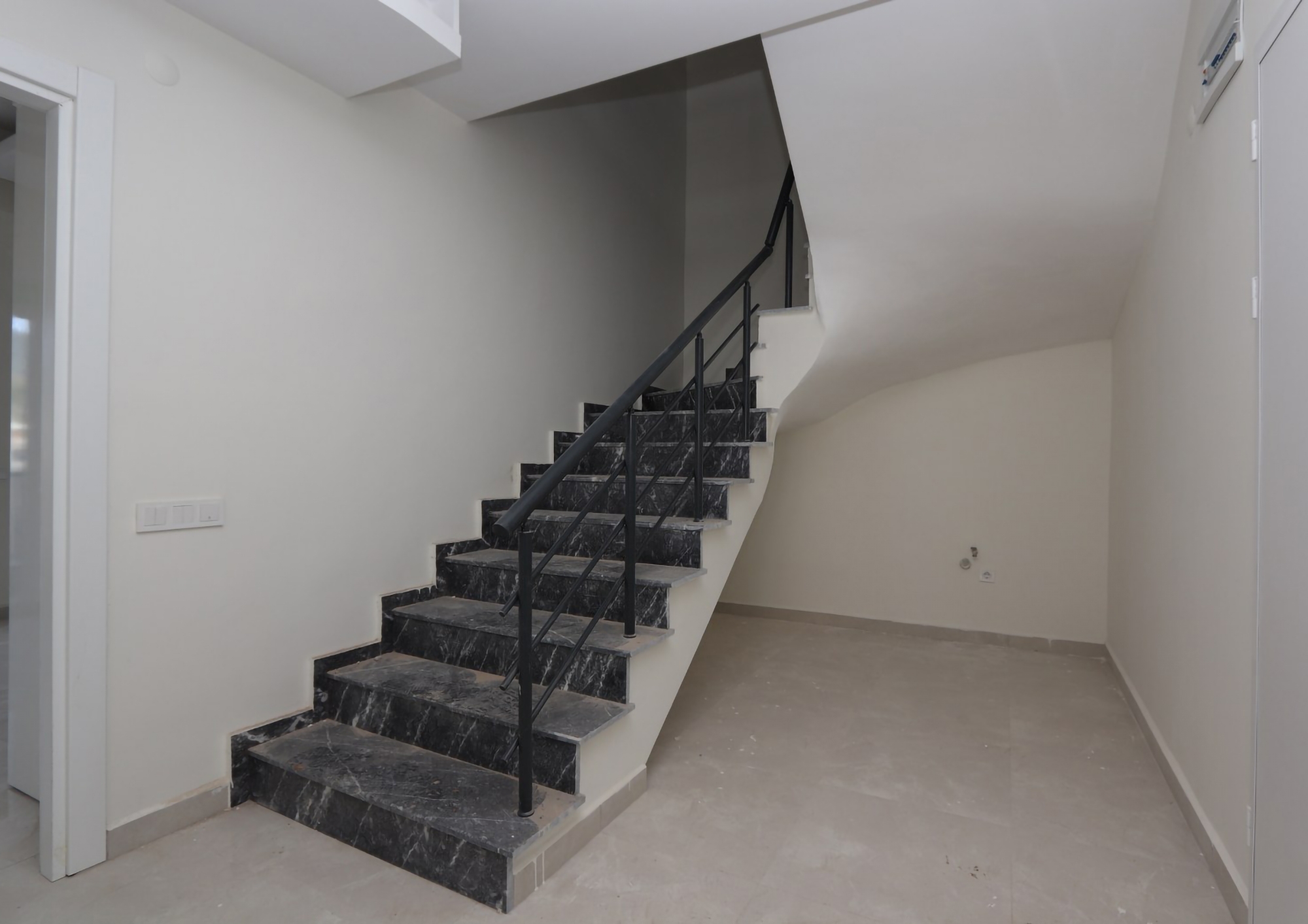 Rummelig Bjergudsigt 3+1 Penthouse i Alanya - Ciplakli