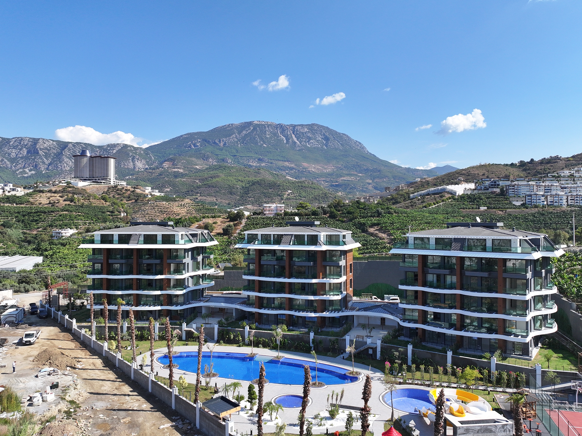Luxuriöses 1+1 Apartment mit Meerblick und Bergblick in Kargicak