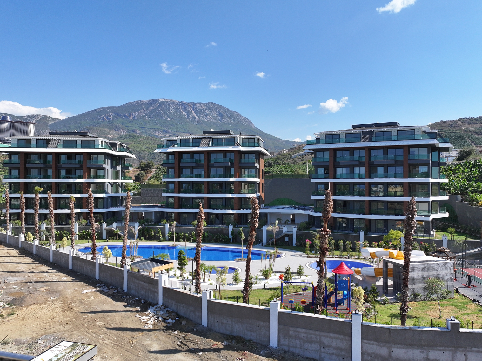 Luxuriöses 1+1 Apartment mit Meerblick und Bergblick in Kargicak