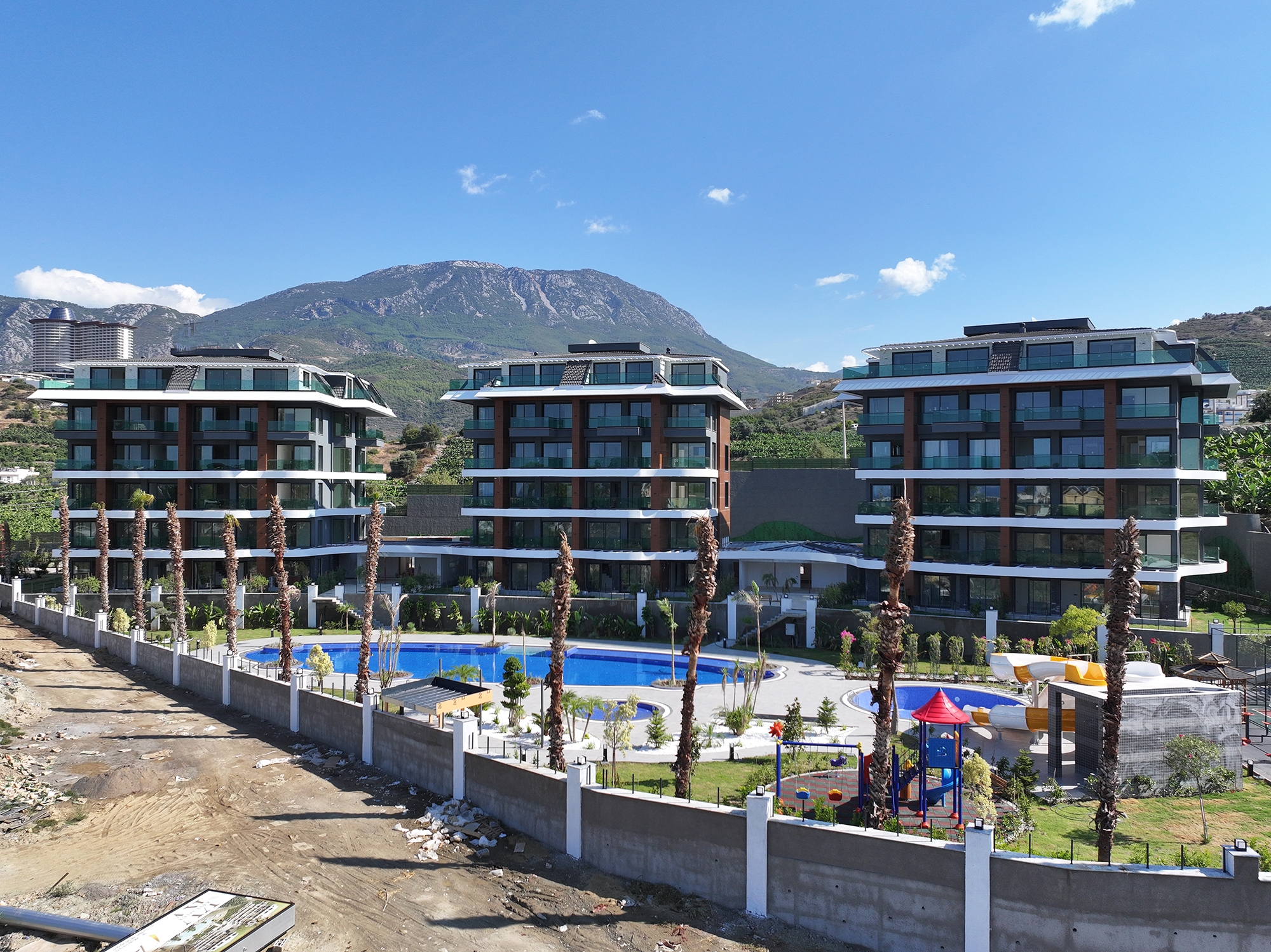 Luxuriöses 1+1 Apartment mit Meerblick und Bergblick in Kargicak