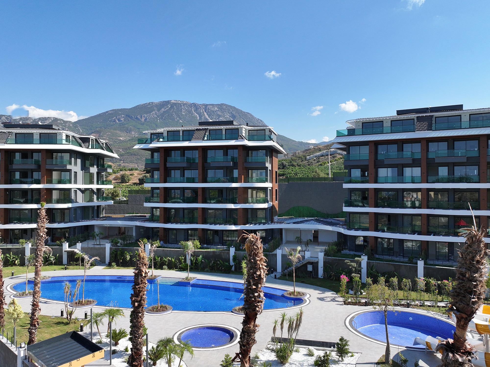 Luxuriöses 1+1 Apartment mit Meerblick und Bergblick in Kargicak