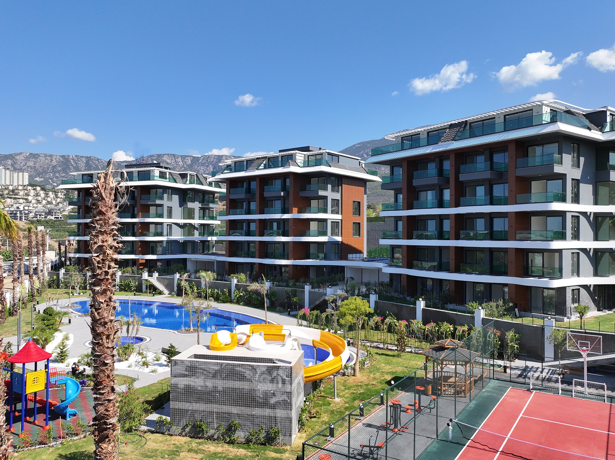 Luxuriöses 1+1 Apartment mit Meerblick und Bergblick in Kargicak