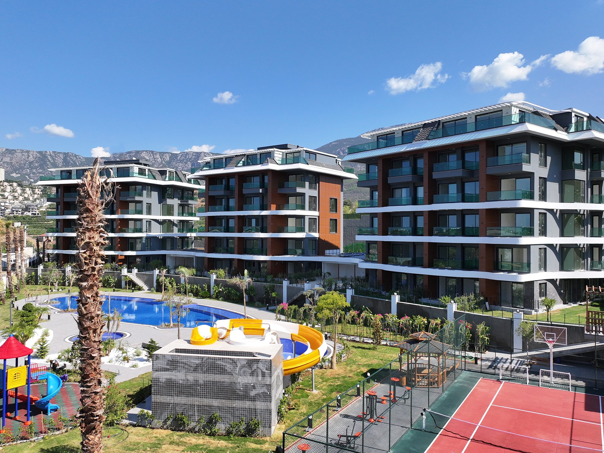 Luxuriöses 1+1 Apartment mit Meerblick und Bergblick in Kargicak