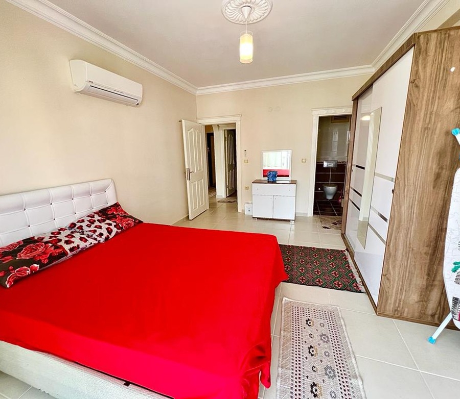 Substantially furnished apartment is 100m away from the beach 