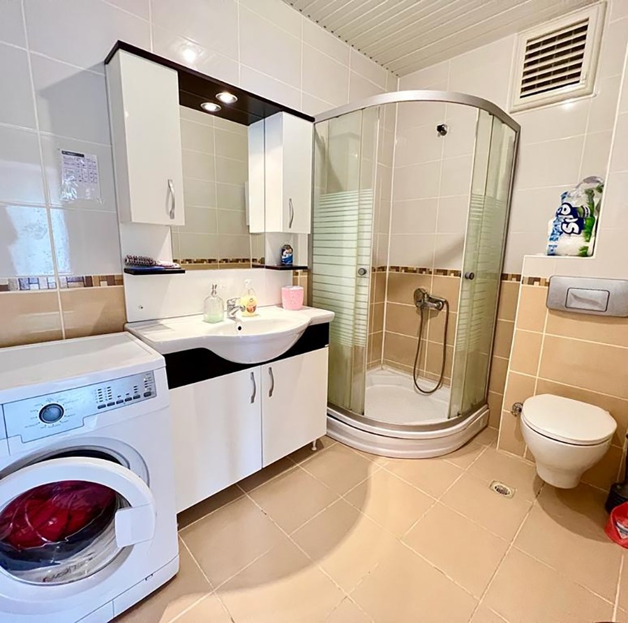 Substantially furnished apartment is 100m away from the beach 
