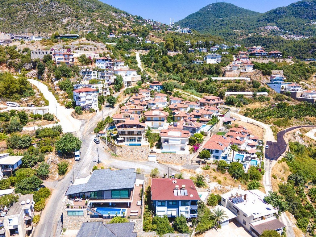 4+1 Villa med utsikt over sjøen og fjellene i Alanya Tepe