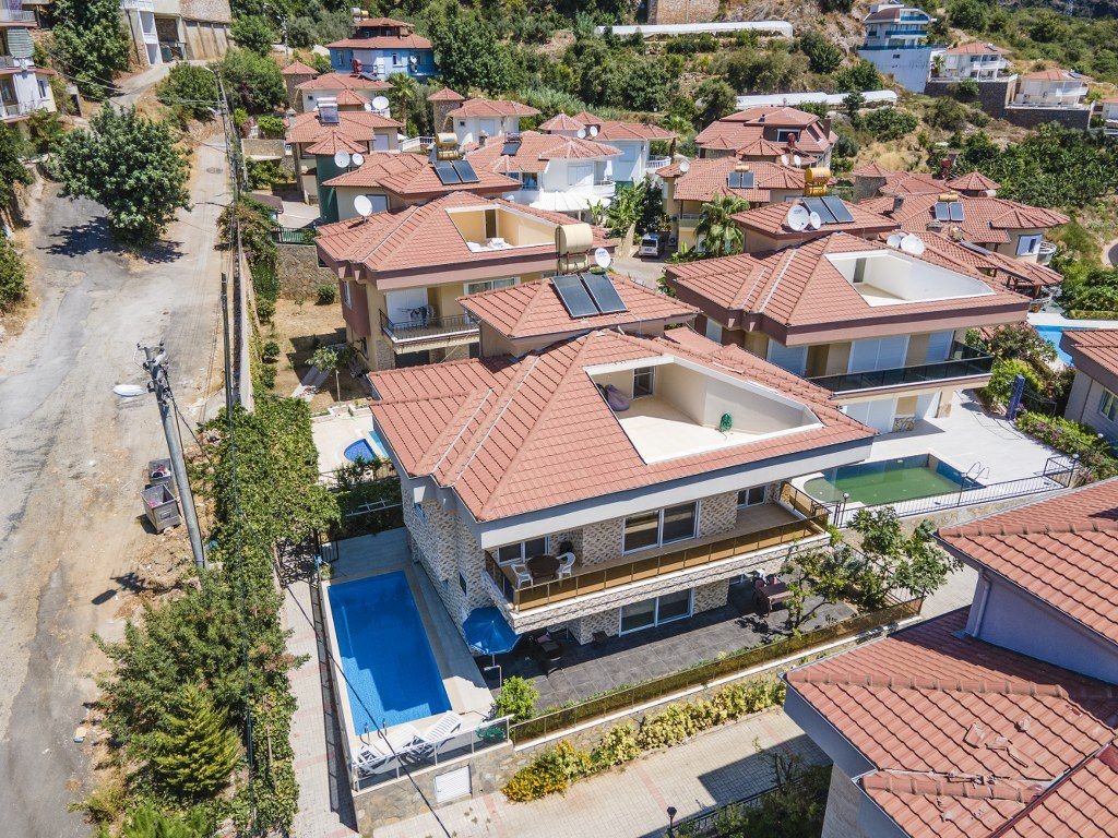 4+1 Villa med utsikt over sjøen og fjellene i Alanya Tepe