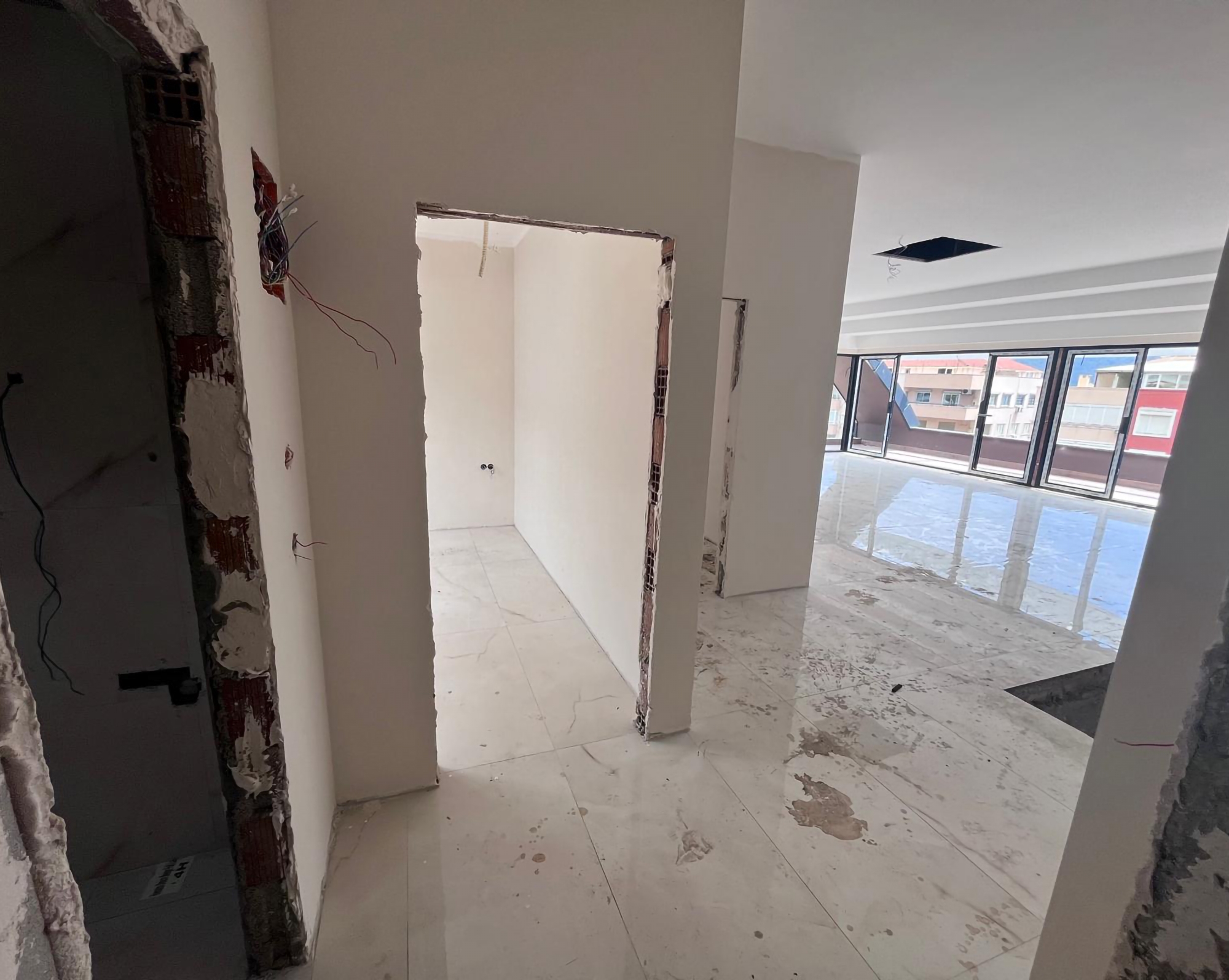 Luxury 1+1 Apartment with Sea, Castle, and Mountain Views in Alanya Center