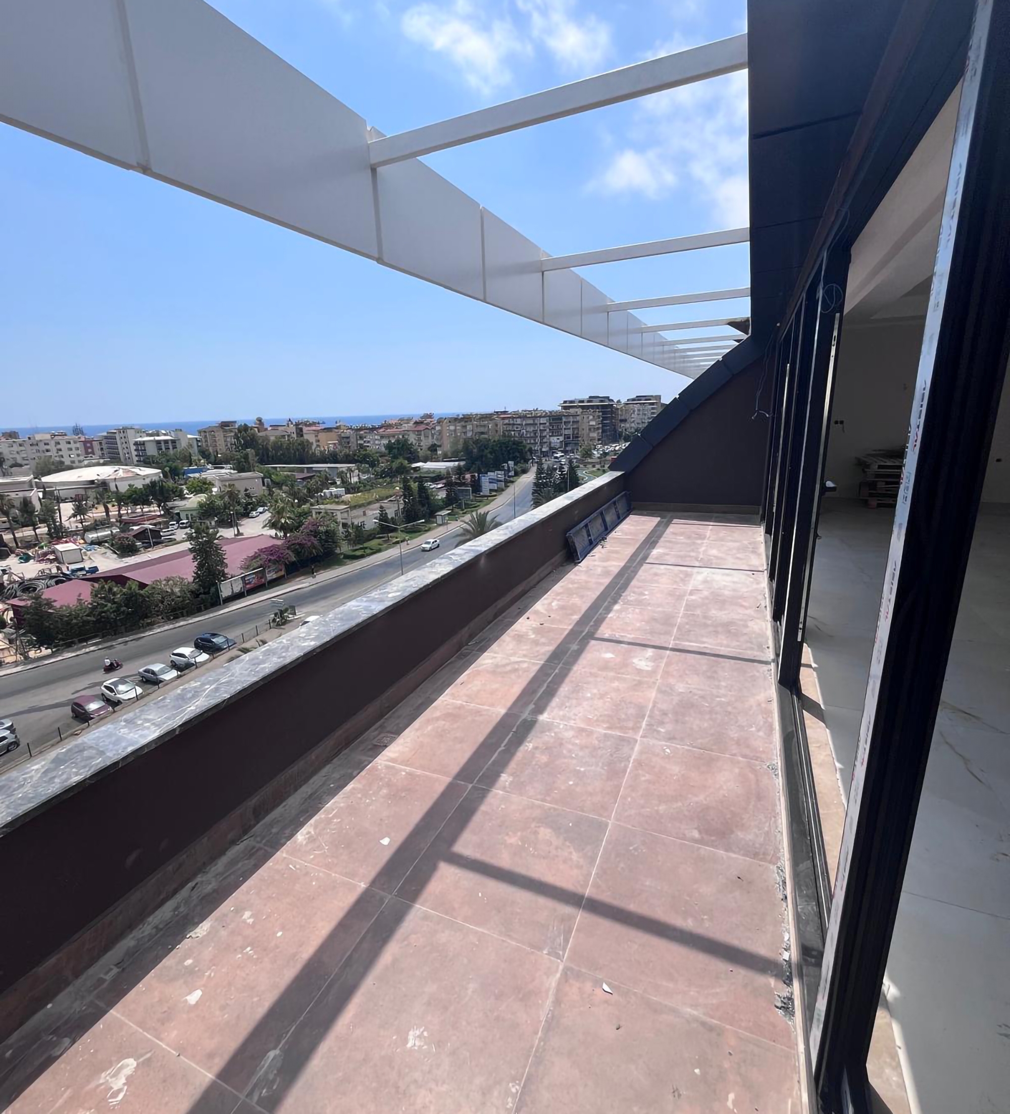 Luxury 1+1 Apartment with Sea, Castle, and Mountain Views in Alanya Center