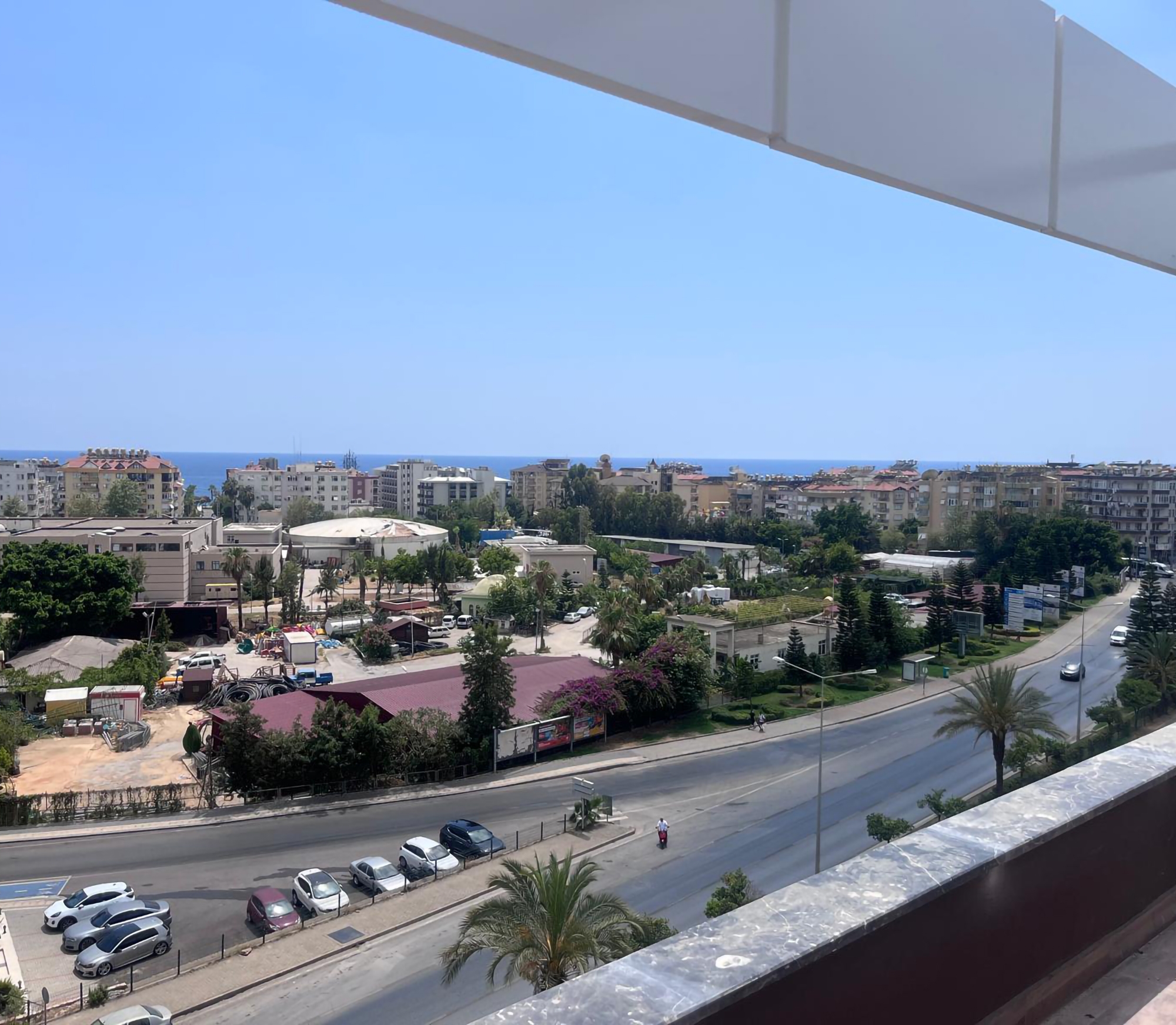 Luxury 1+1 Apartment with Sea, Castle, and Mountain Views in Alanya Center