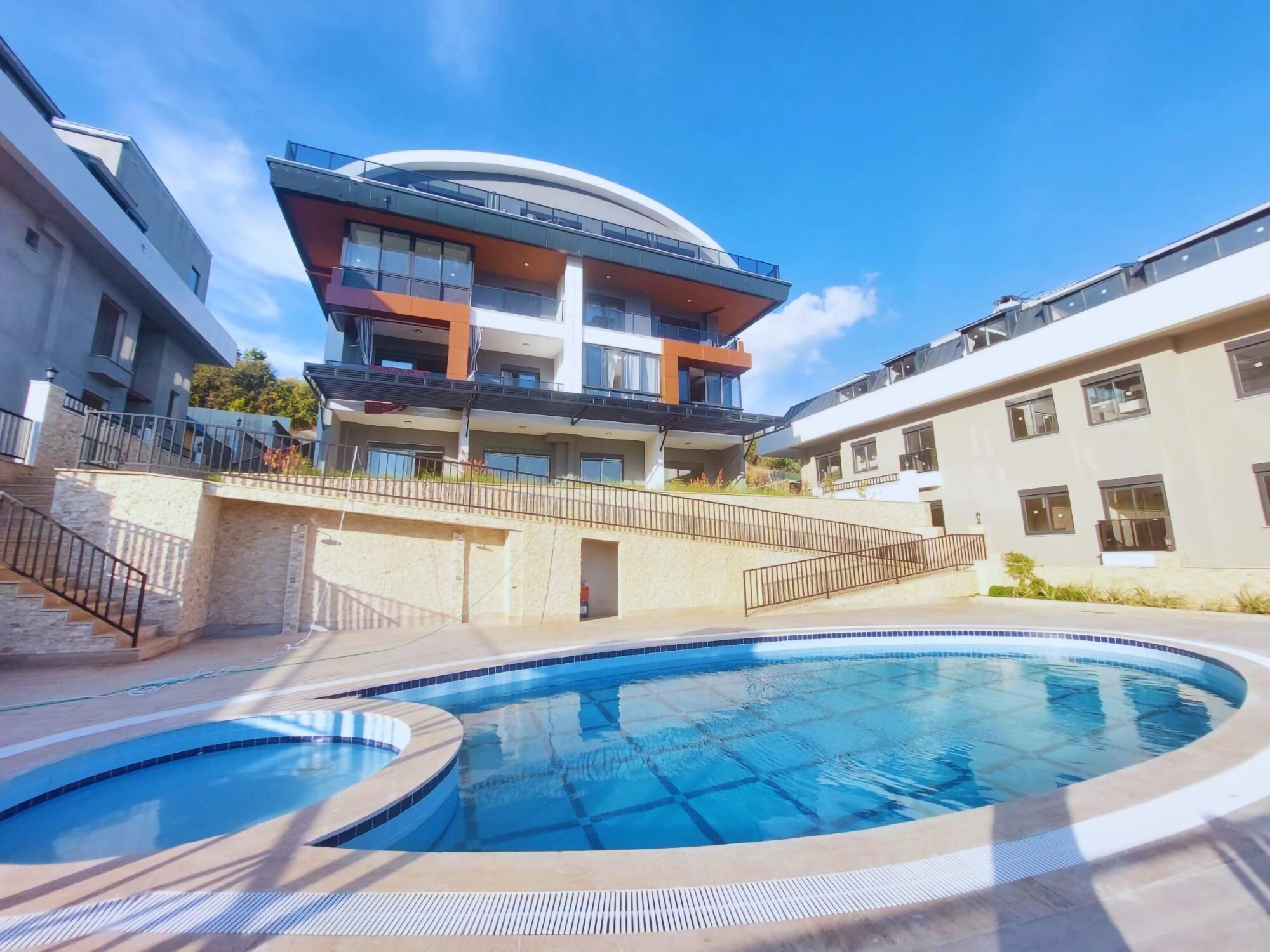 Luxury 1+1 Apartment with Stunning Views in Alanya Center