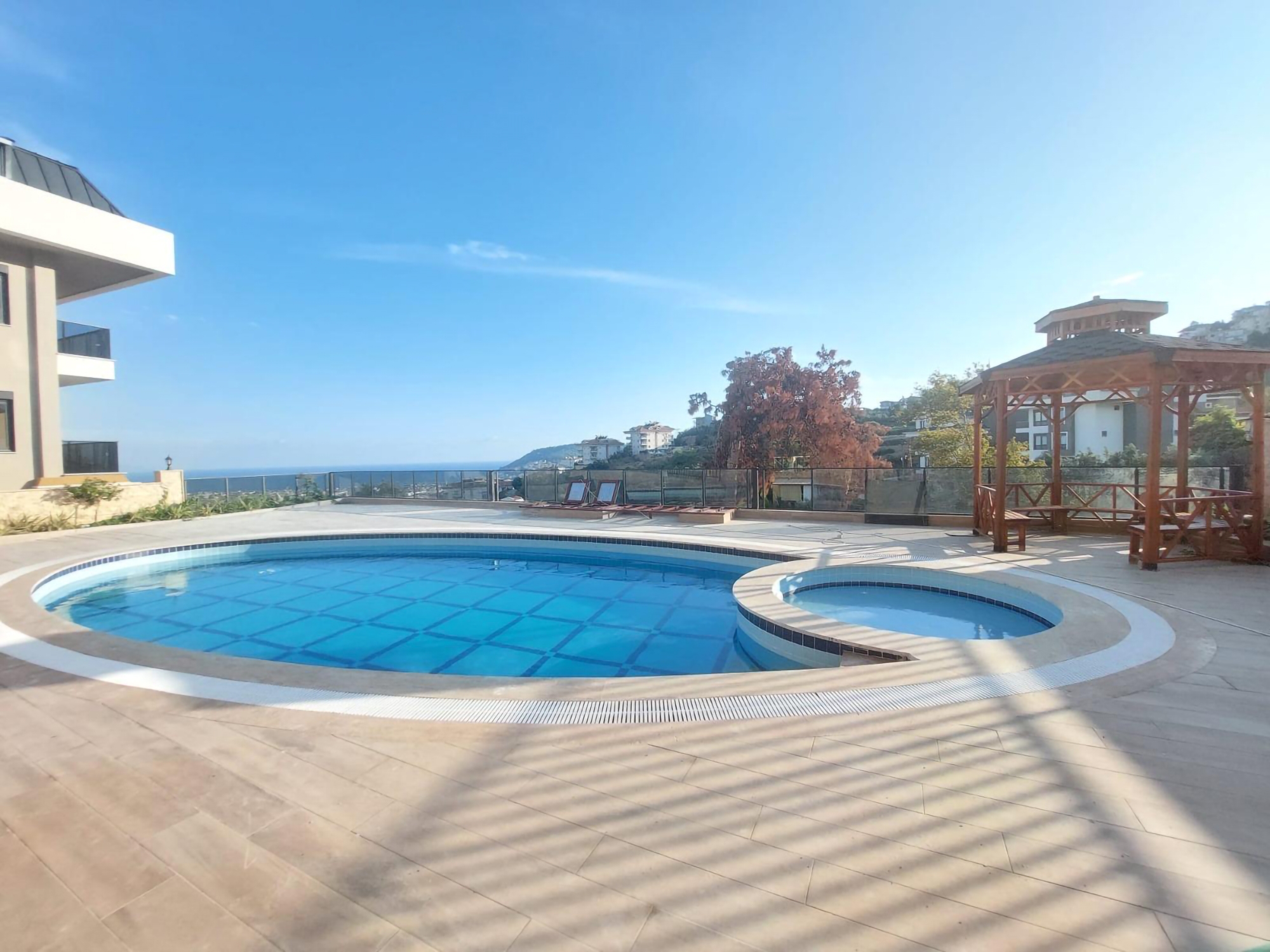Luxury 1+1 Apartment with Stunning Views in Alanya Center
