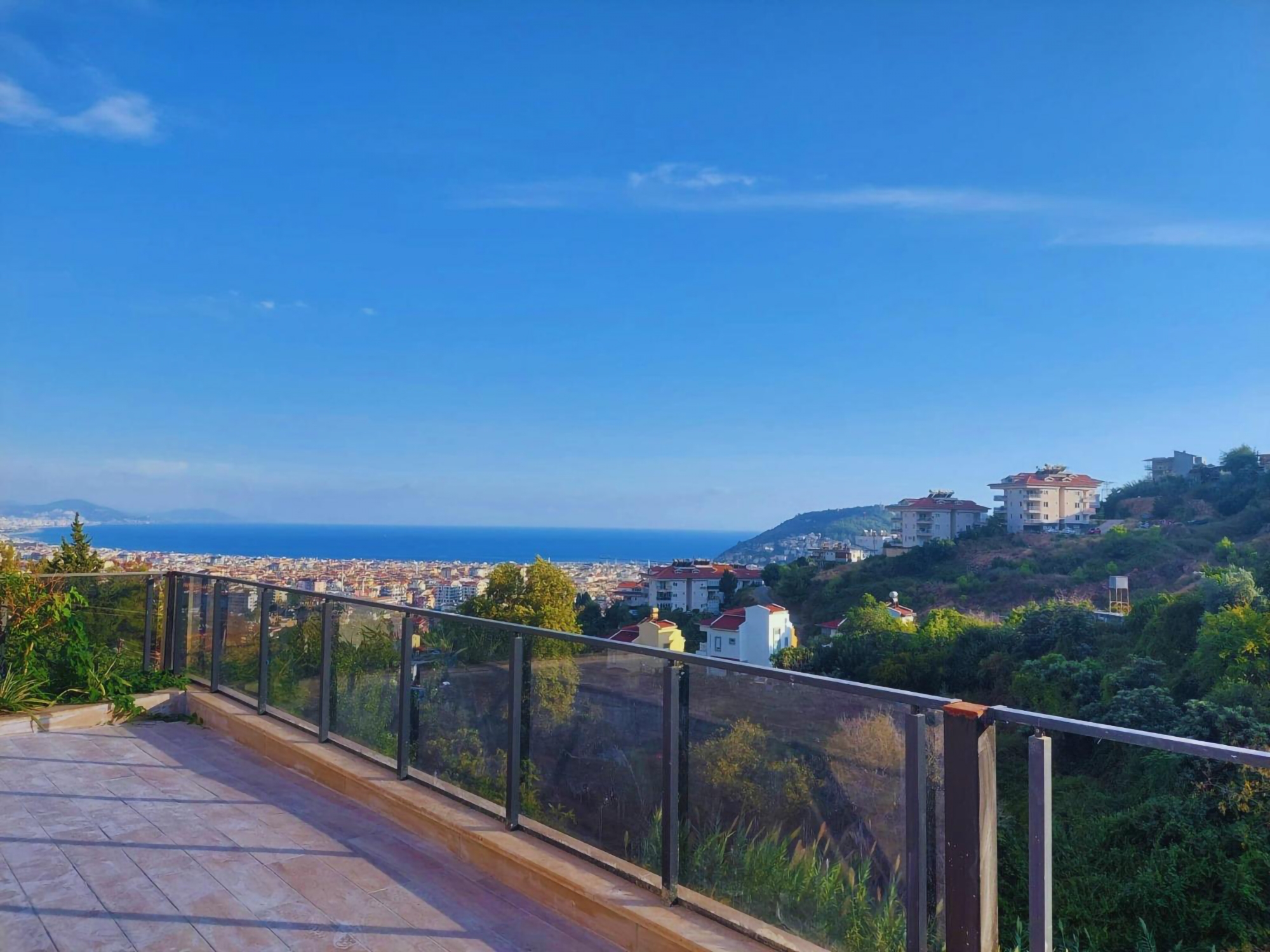 Luxury 1+1 Apartment with Stunning Views in Alanya Center