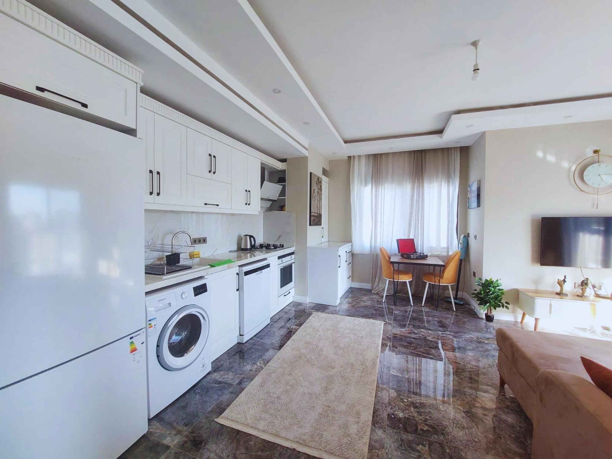Luxury 1+1 Apartment with Stunning Views in Alanya Center