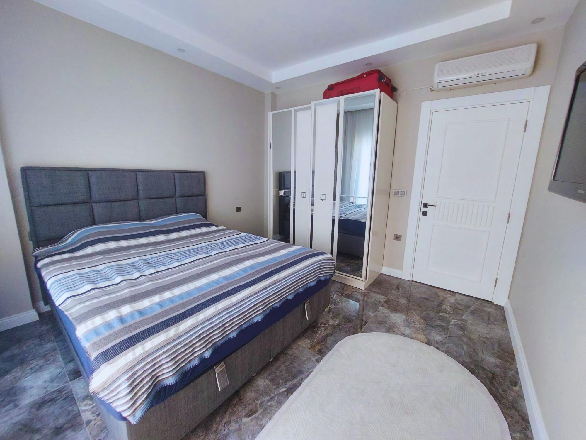 Luxury 1+1 Apartment with Stunning Views in Alanya Center