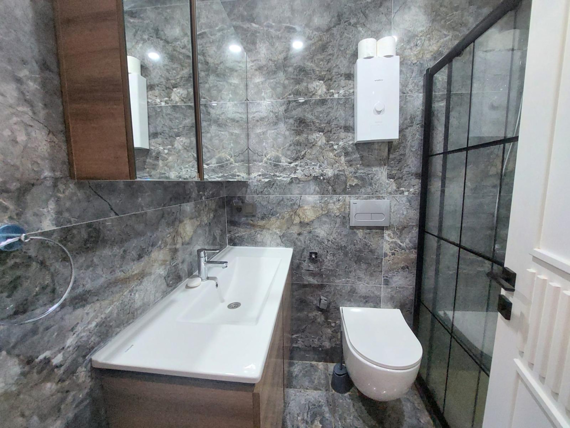 Luxury 1+1 Apartment with Stunning Views in Alanya Center