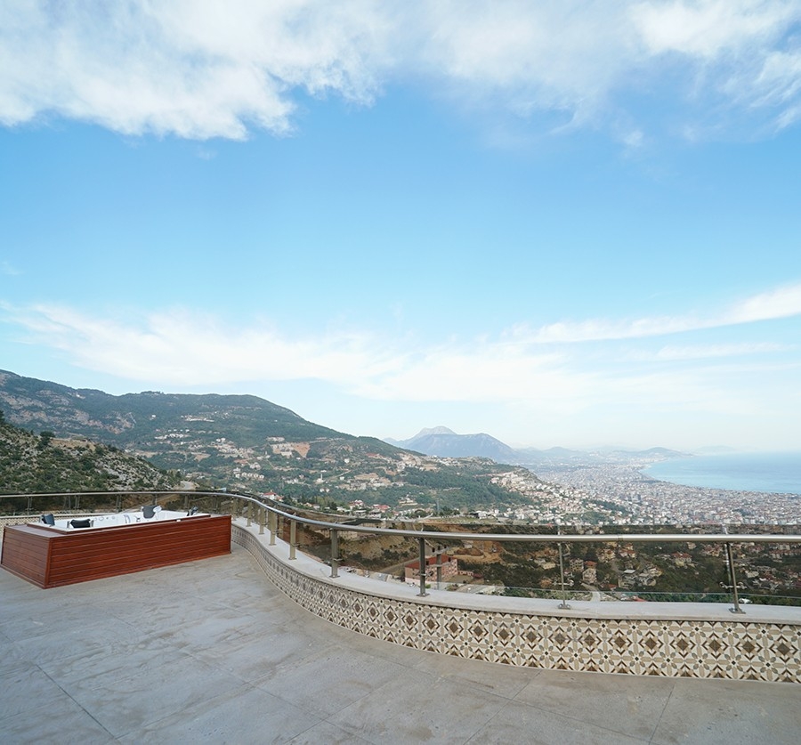 Luksus 6+1 Villa med Hav- og Slotsudsigt, Alanya
