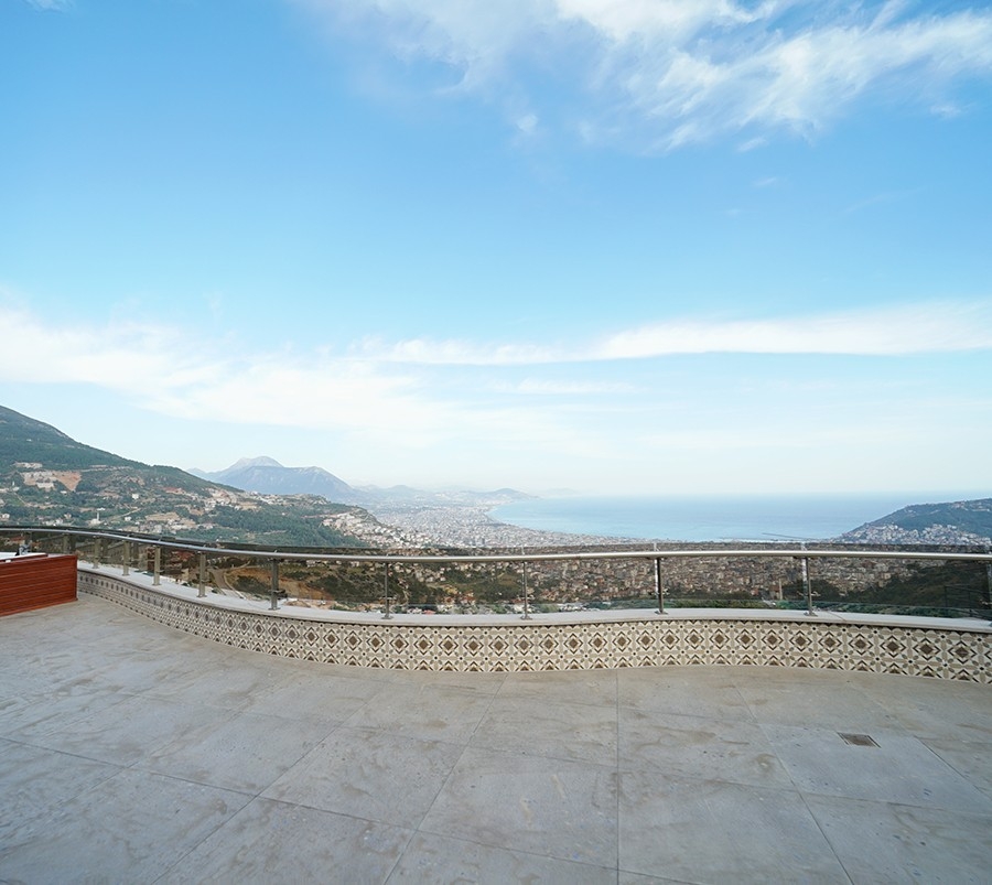 Luksus 6+1 Villa med Hav- og Slotsudsigt, Alanya