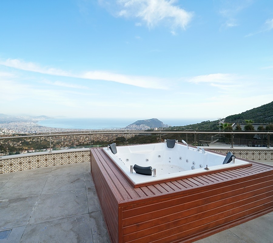 Luksus 6+1 Villa med Hav- og Slotsudsigt, Alanya