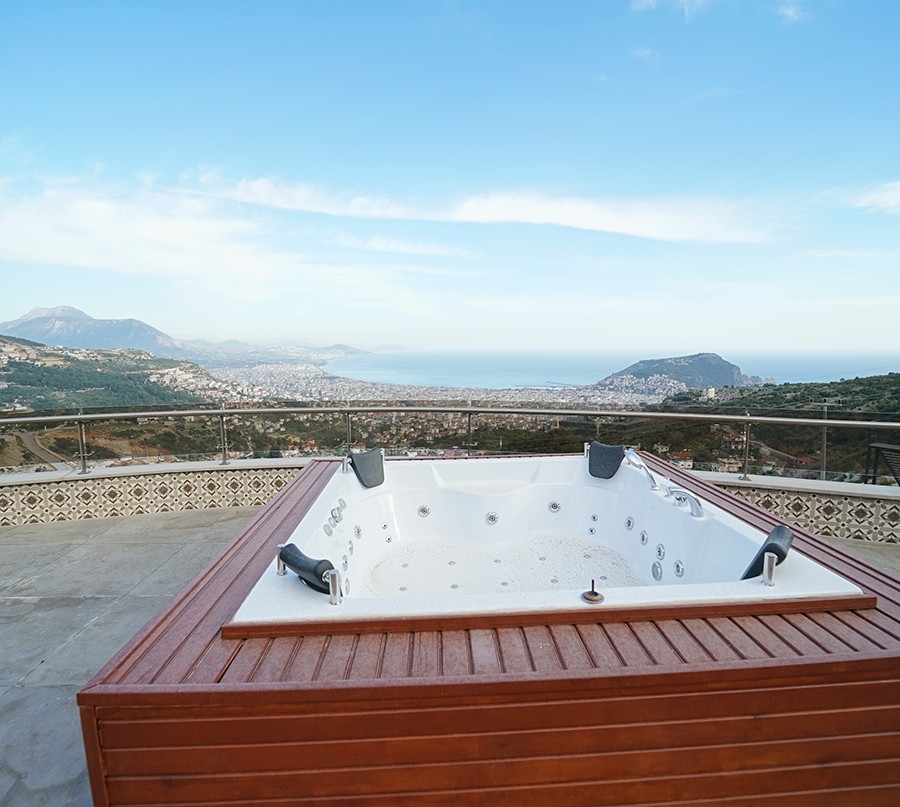 Luksus 6+1 Villa med Hav- og Slotsudsigt, Alanya