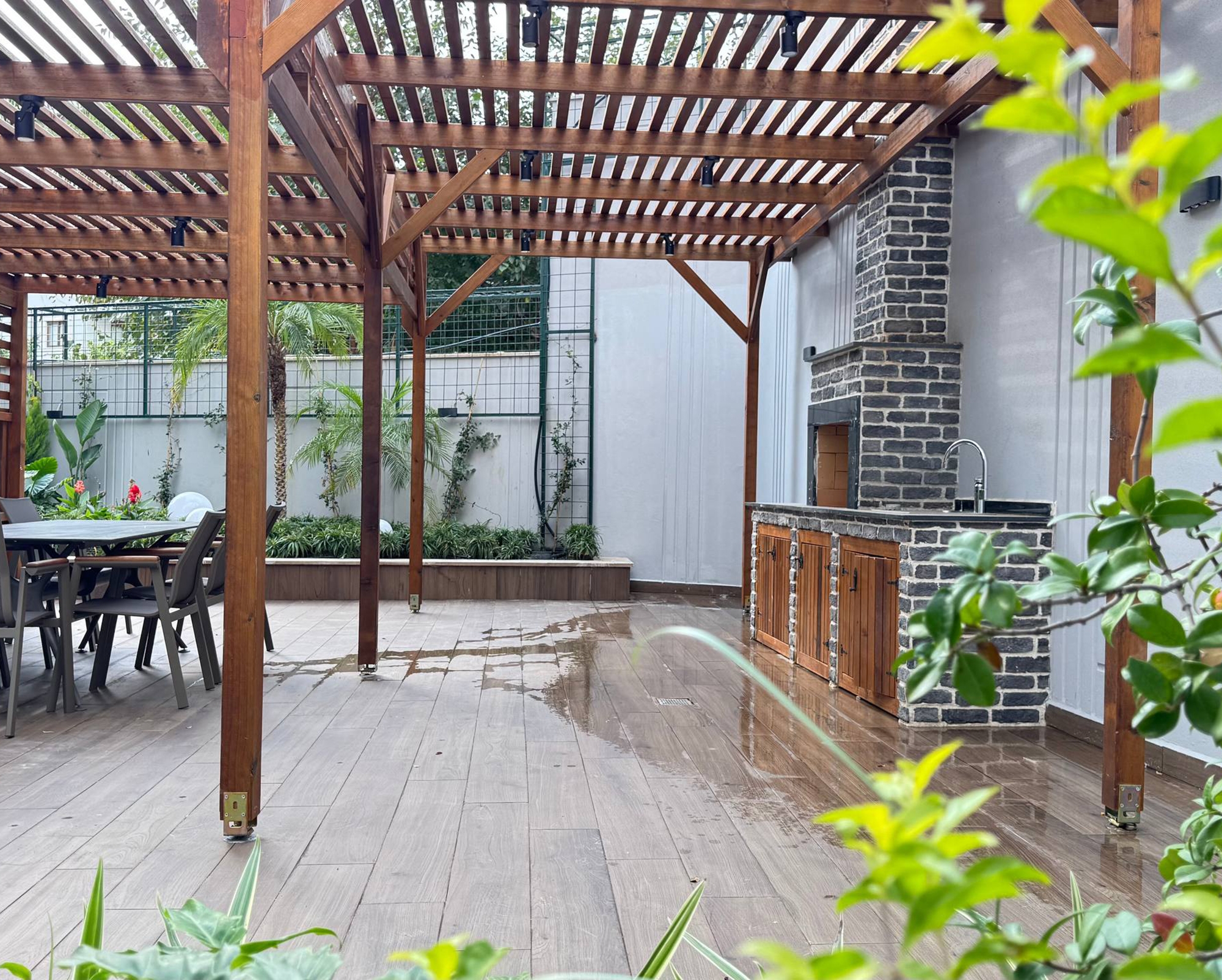 Ylellinen 2+1 huoneisto meri- ja vuorinäköalalla Alanyassa