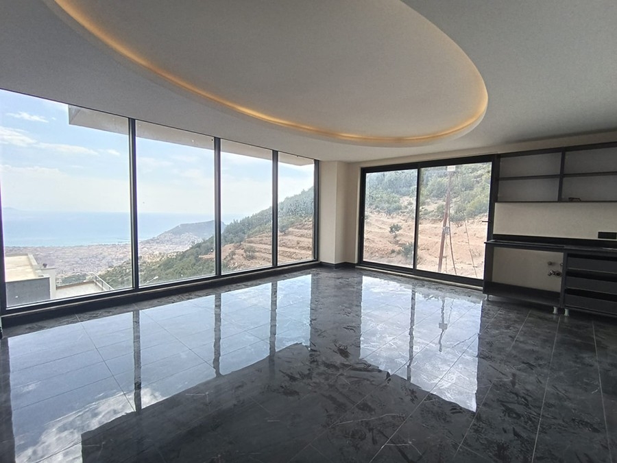 Ylellinen 4+1 huvila meri- ja linnoitusnäköalalla, Alanya Tepe