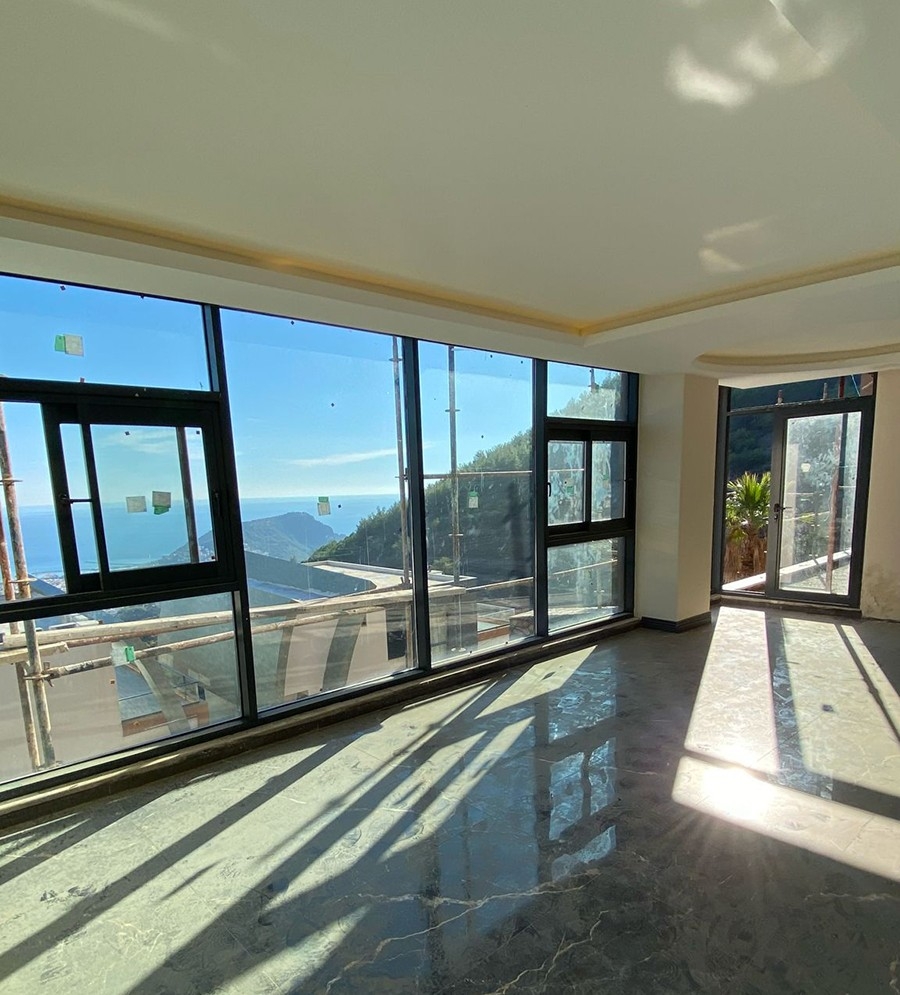 Ylellinen 4+1 huvila meri- ja linnoitusnäköalalla, Alanya Tepe