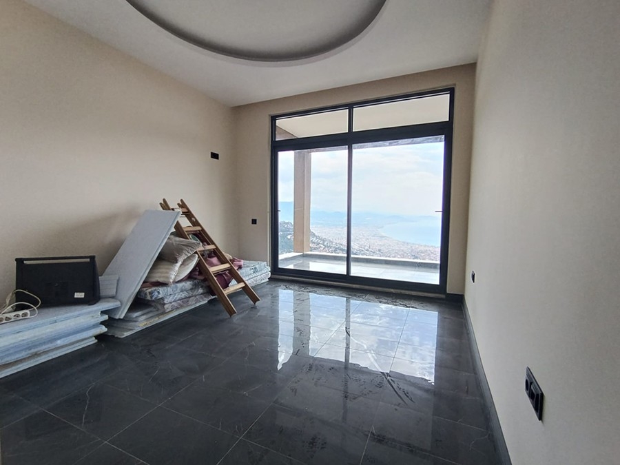 Ylellinen 4+1 huvila meri- ja linnoitusnäköalalla, Alanya Tepe